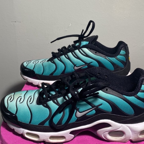 Nike Air Max Plus Tn SE Clear Emerald White Black - Picture 2 of 4